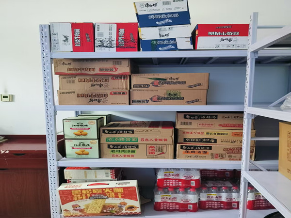 7.29第一工區(qū)防汛應急物資保障_副本.jpg 7.29第一工區(qū)防汛應急物資保障_副本.jpg